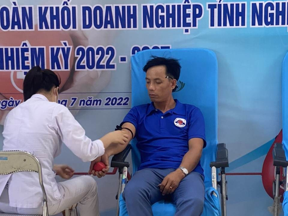 Việc làm nặng nghĩa tình của ông bố đơn thân, một mình nuôi 4 đứa con - Ảnh 5.