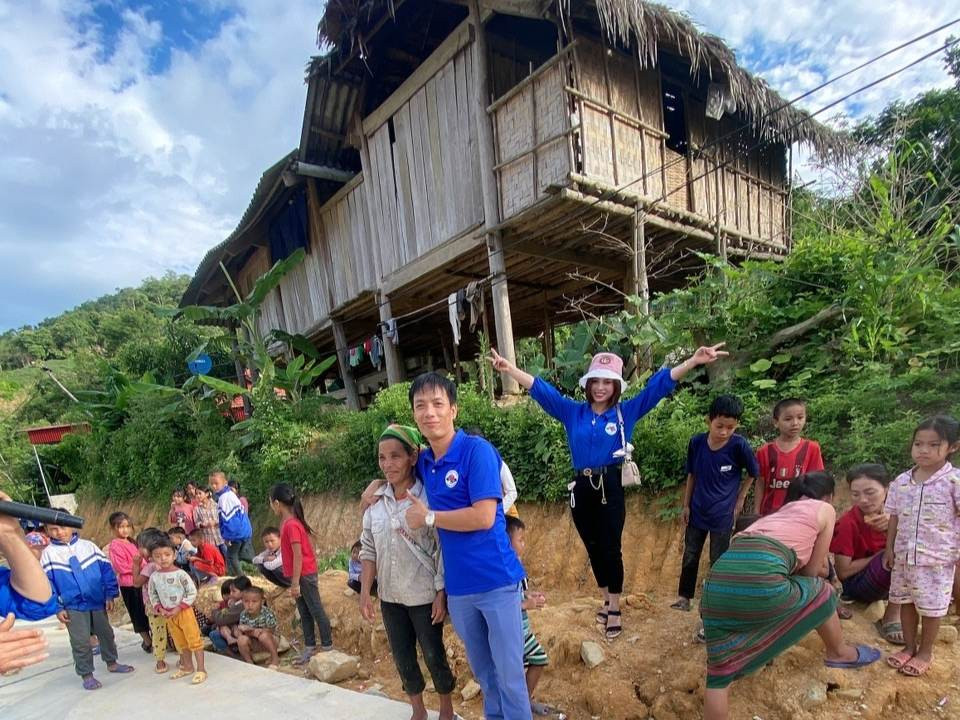 Việc làm nặng nghĩa tình của ông bố đơn thân, một mình nuôi 4 đứa con - Ảnh 8.