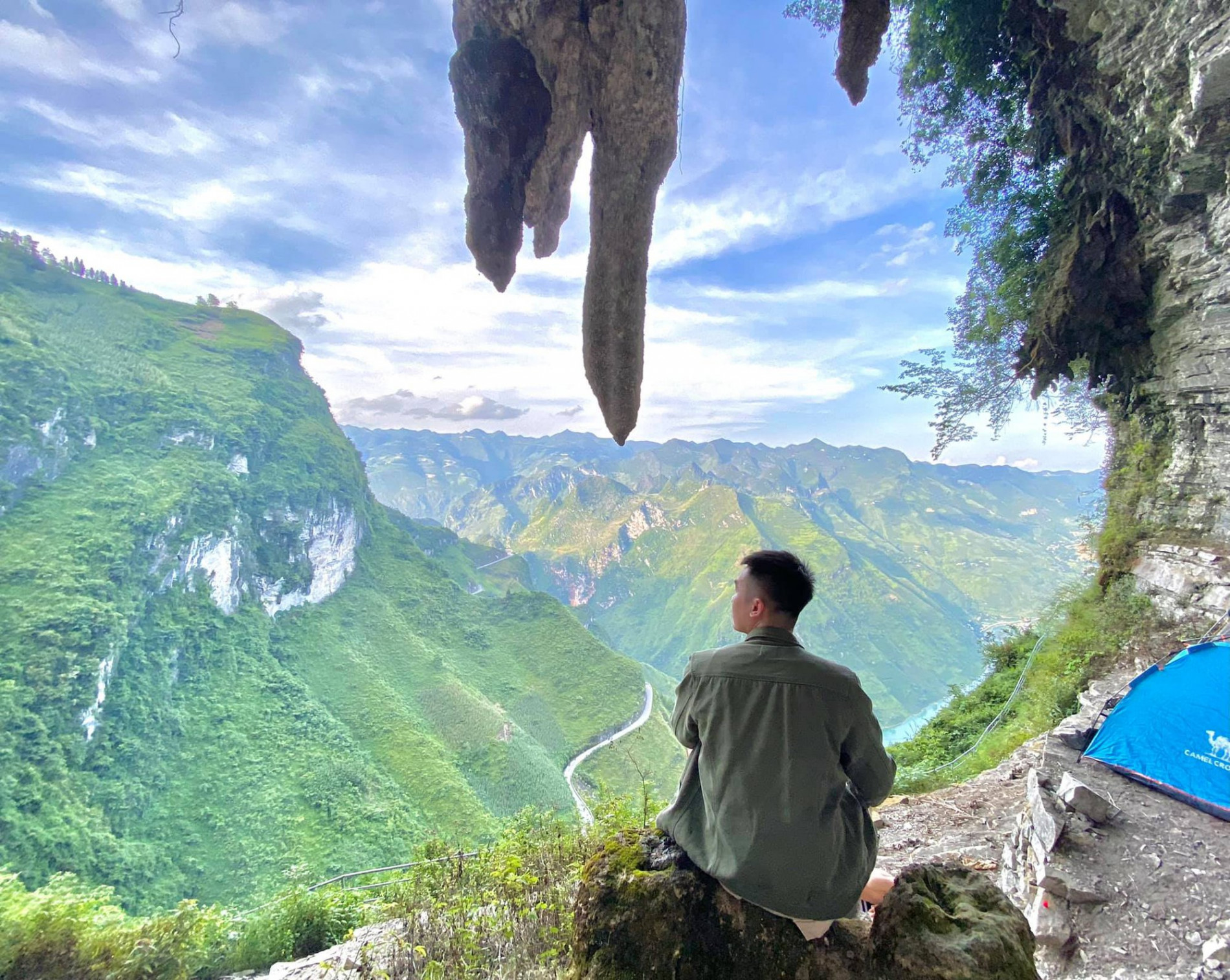 Vách đá trắng trên đèo Mã Pí Lèng: Có gì mà dân du lịch bụi gọi là "chỗ ngủ view ngàn sao"? - Ảnh 5.