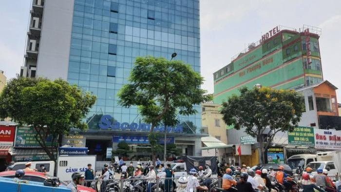Công an TP.HCM phong tỏa, thực hiện khám xét trụ sở công ty F88 Ảnh 2