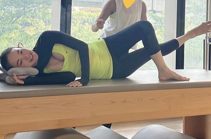 Mẹ bầu Minh Hằng tập yoga cũng xinh, 'cân' đẹp động tác khó Ảnh 3