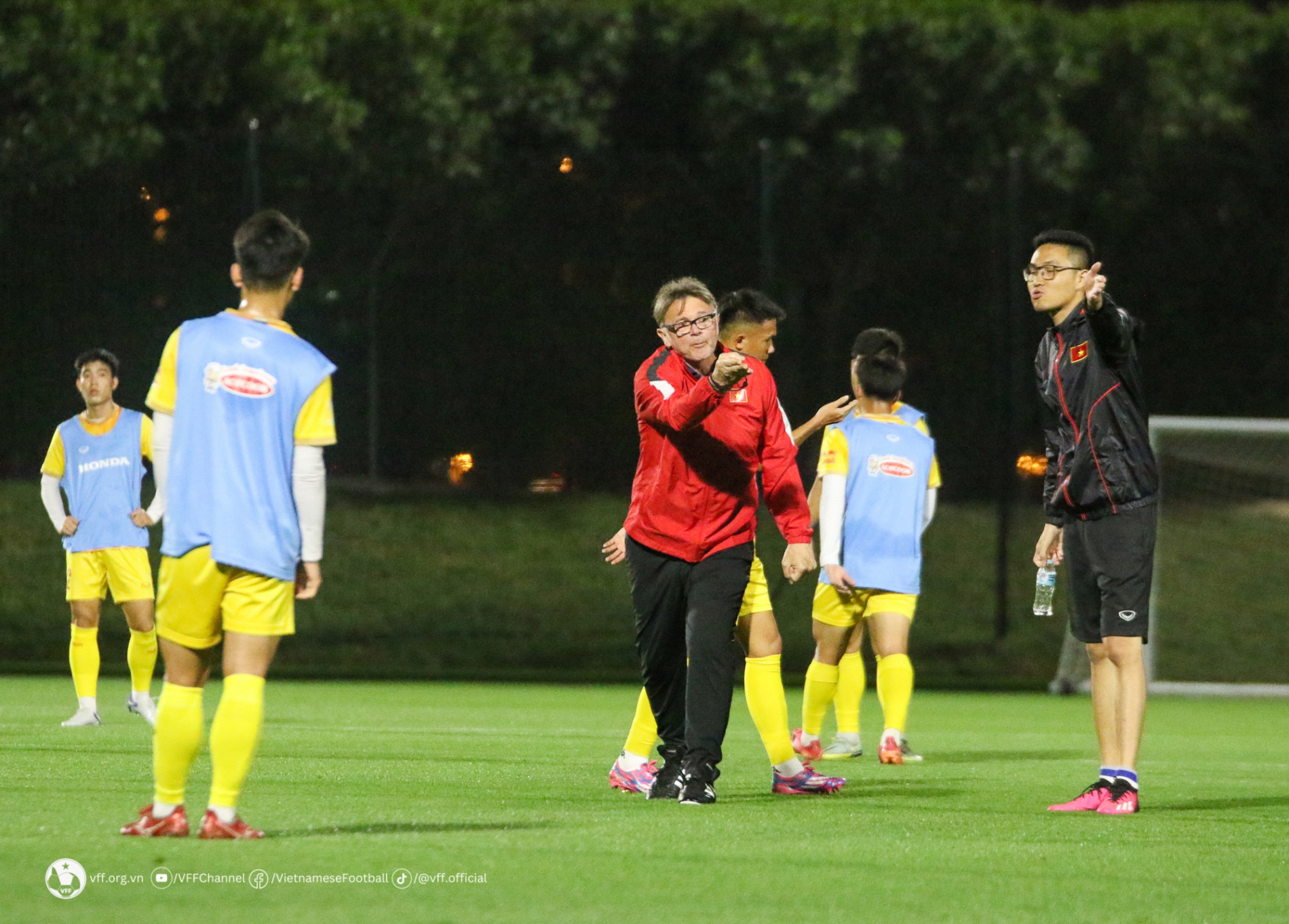Chỉ thẳng điểm yếu của U23 Việt Nam, HLV Troussier đối diện bài toán nan giải - Ảnh 1.