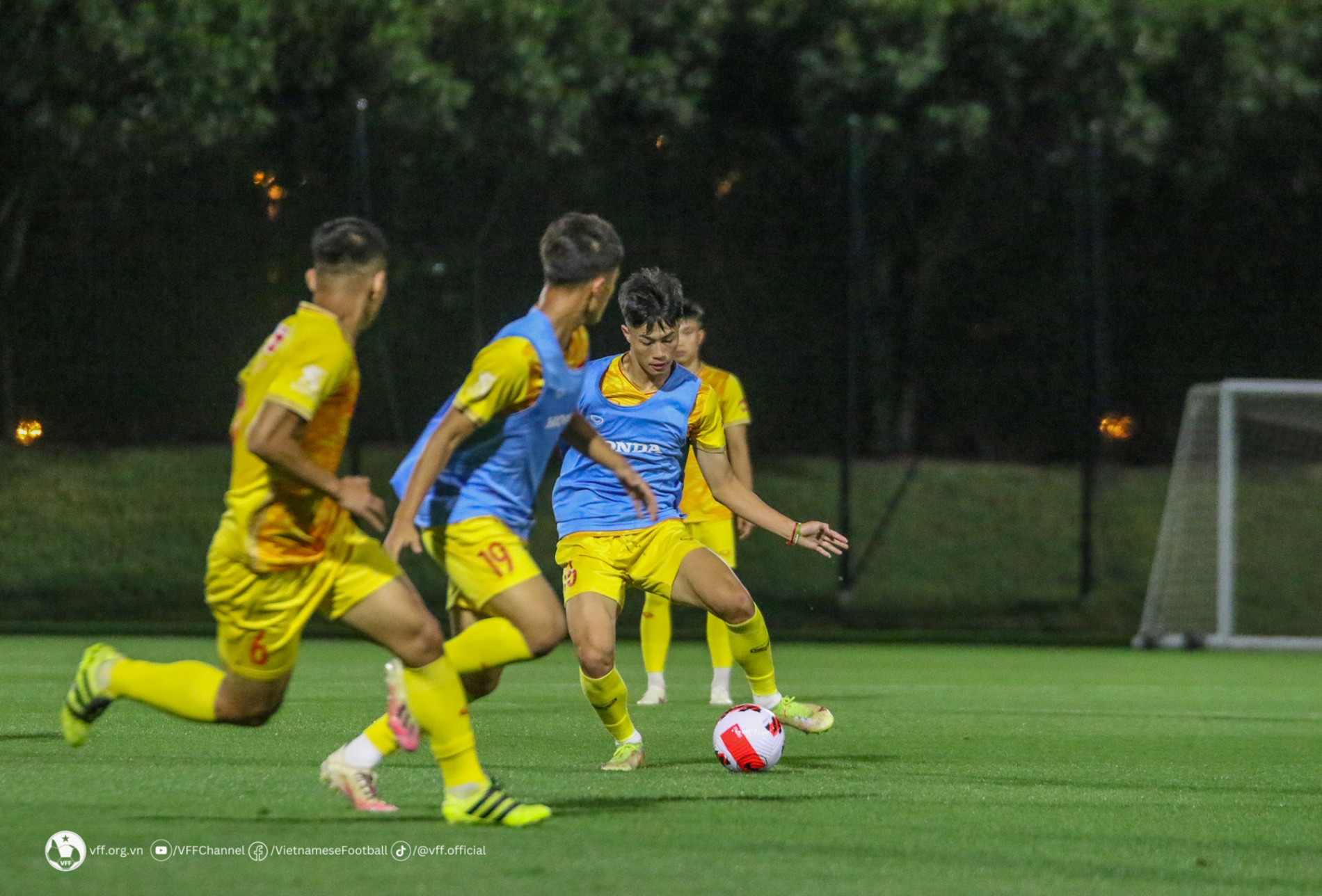 Chỉ thẳng điểm yếu của U23 Việt Nam, HLV Troussier đối diện bài toán nan giải - Ảnh 2.