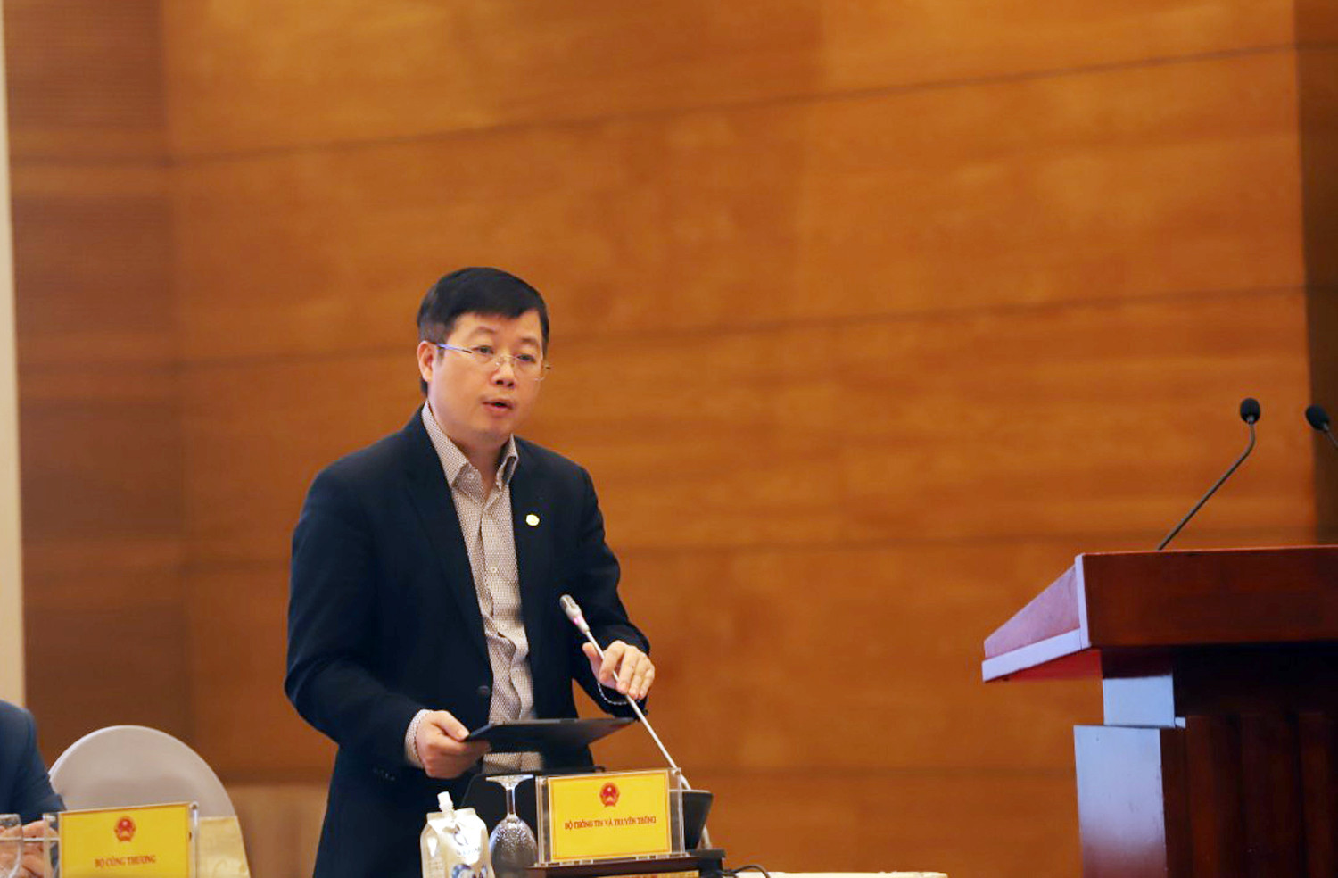 Thuê bao di động đăng ký bằng chứng minh nhân dân cũ có tiếp tục được hoạt động? - Ảnh 1.