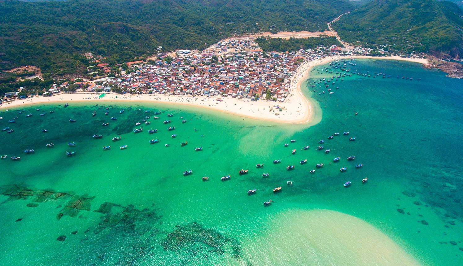 Giá vé máy bay dịp 30/4 cao ngất ngưởng, Cục hàng không chỉ đạo "nóng" - Ảnh 2.