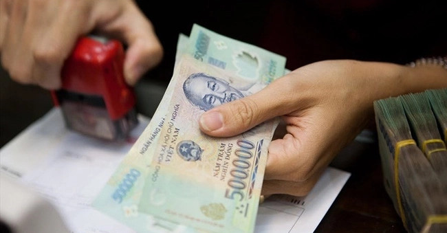 Đi làm ngày nghỉ bù dịp lễ 30/4 người lao động được tính lương như thế nào? - Ảnh 2.