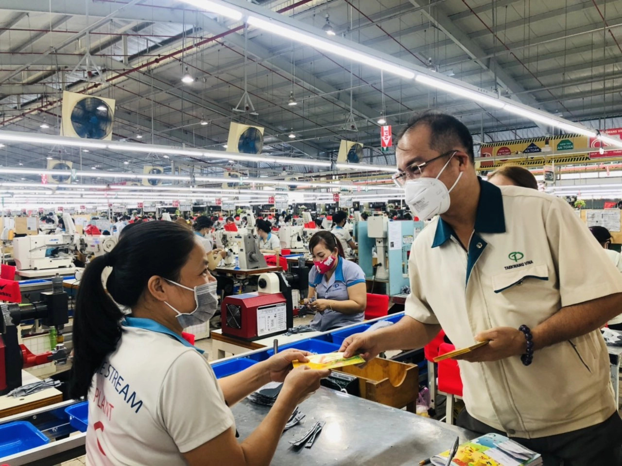 Đi làm ngày nghỉ bù dịp lễ 30/4 người lao động được tính lương như thế nào? - Ảnh 4.