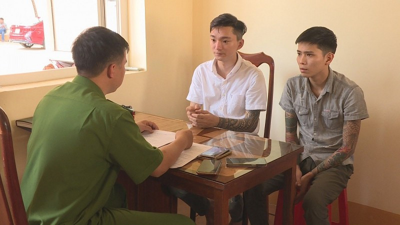 2 đối tượng Nguyễn Liêm và Nguyễn Ngọc Ảnh được di lý từ Bình Dương về Đắk Lắk phục vụ điều tra.