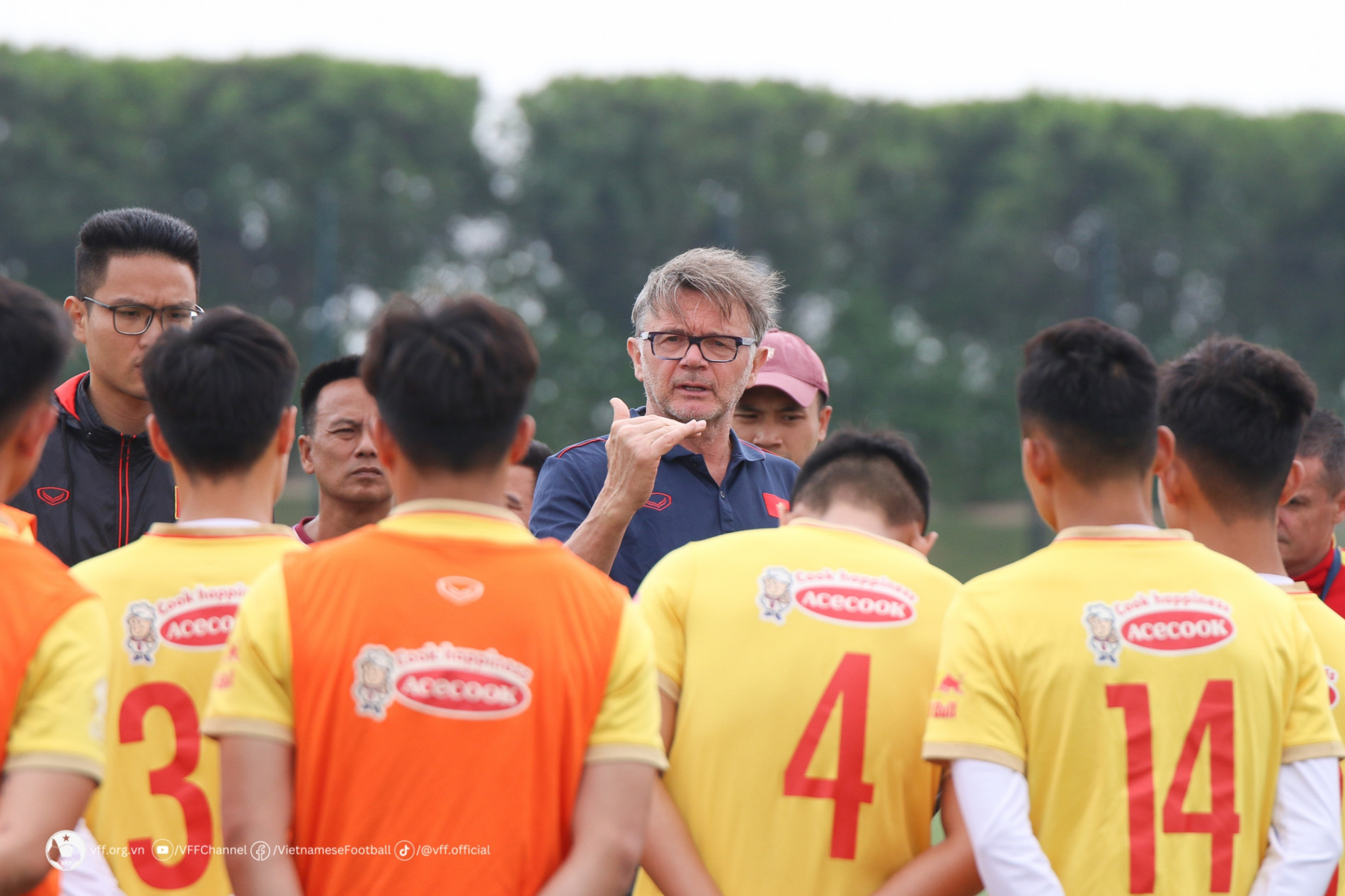 Công bố danh sách triệu tập đội tuyển U22 Việt Nam chuẩn bị cho SEA Games 32 - Ảnh 1.