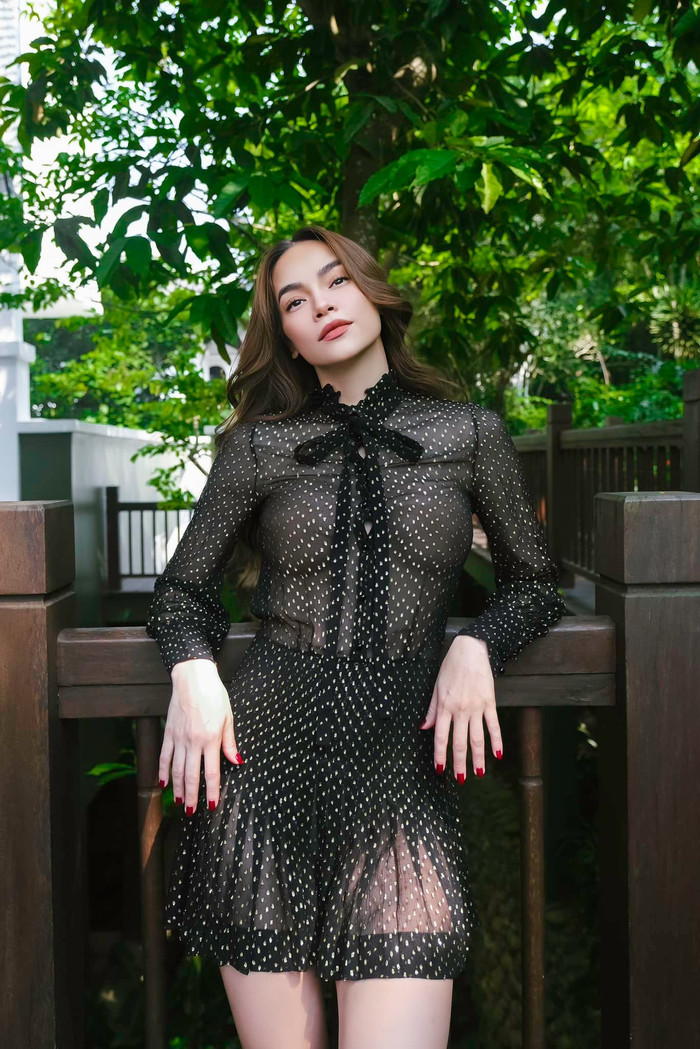 Hồ Ngọc Hà đẹp 'hết nước chấm' với đồ mỏng tang, xứng danh bậc thầy giấu 'phụ tùng' Ảnh 2