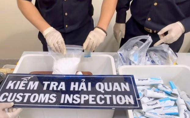 Vụ 'tiếp viên hàng không xách ma tuý': Công an TP. HCM đã bắt giữ và khởi tố hơn 50 người