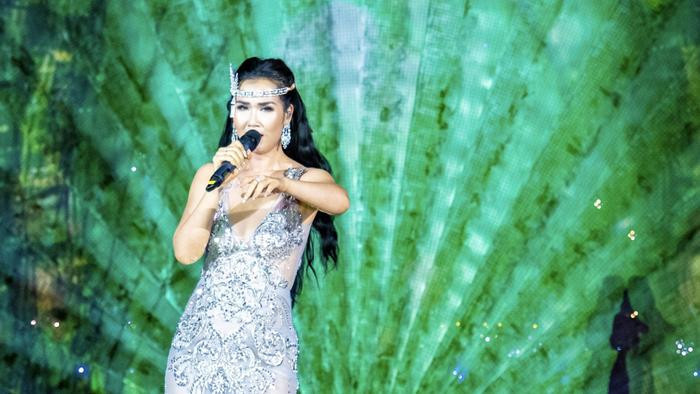 Võ Hạ Trâm tự tin khoe cơ bụng săn chắc cùng vết rạn hậu sinh ái nữ đầu lòng Ảnh 3