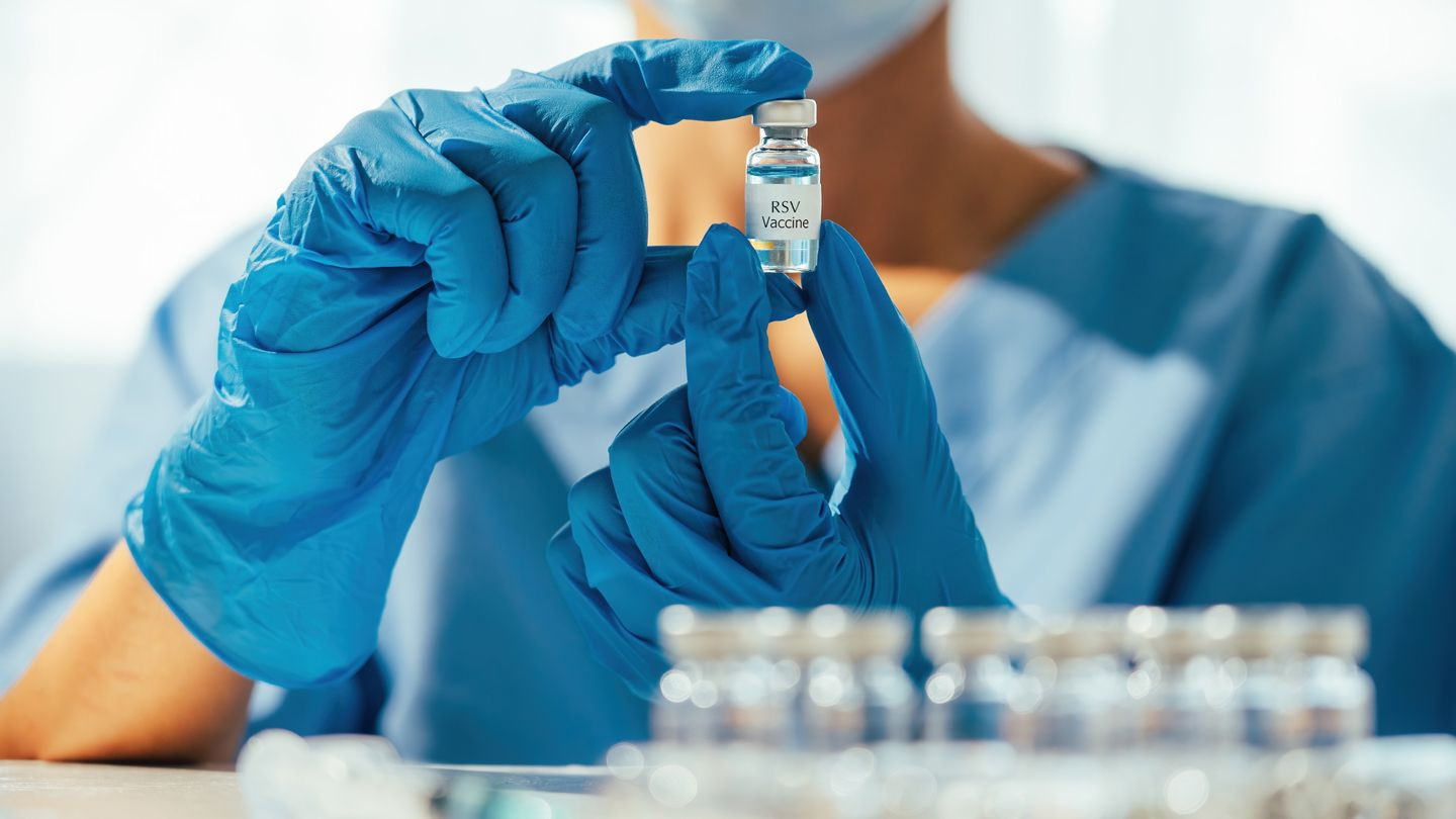 Mỹ đã có vaccine phòng virus RSV đầu tiên sau nhiều thập kỷ nỗ lực - Ảnh 1.