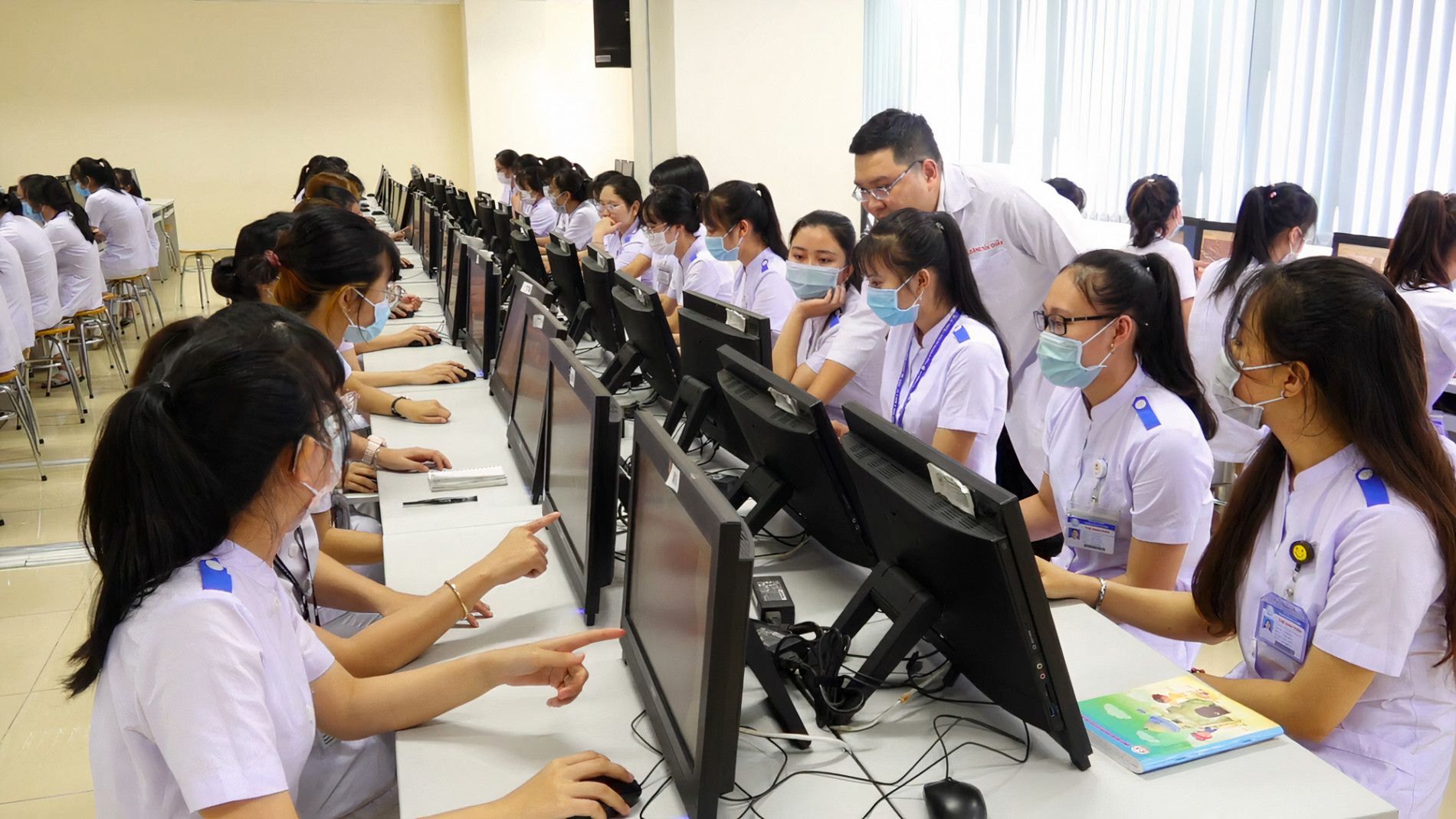 Dùng môn Văn để tuyển sinh Y khoa, Bộ Giáo dục và Đào tạo lên tiếng - Ảnh 1.
