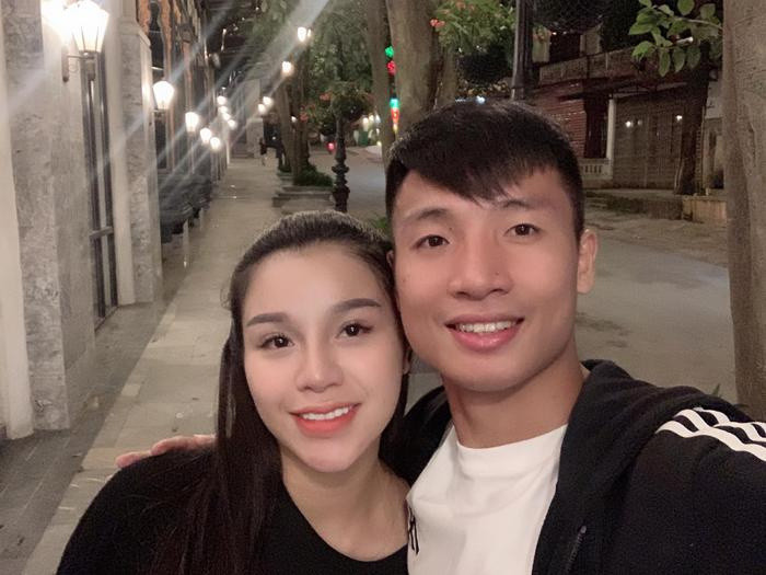 Vợ Bùi Tiến Dũng đăng đàn căng đét giữa đêm: 'Loại bố rẻ mạt, chưa bao giờ xứng đáng' Ảnh 3