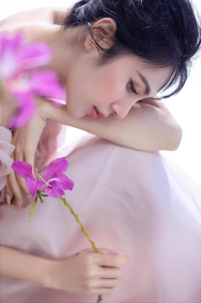 Sau ồn ào, Thuỷ Tiên thừa nhận bản thân chọn im lặng và chịu đựng Ảnh 2