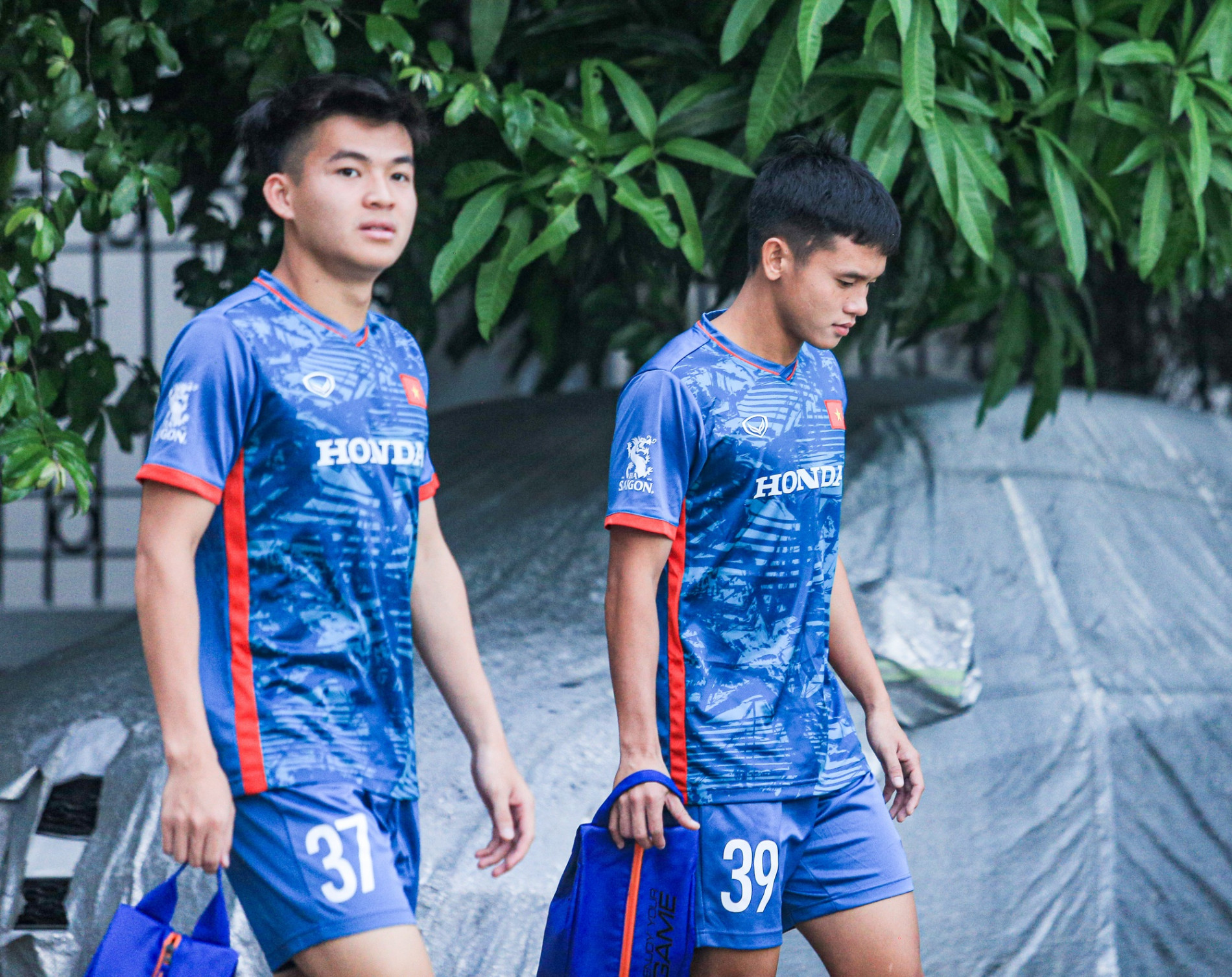 Duy Mạnh: 'Công Phượng, Quang Hải, Văn Toàn đặc biệt với bóng đá Việt Nam' - Ảnh 5.