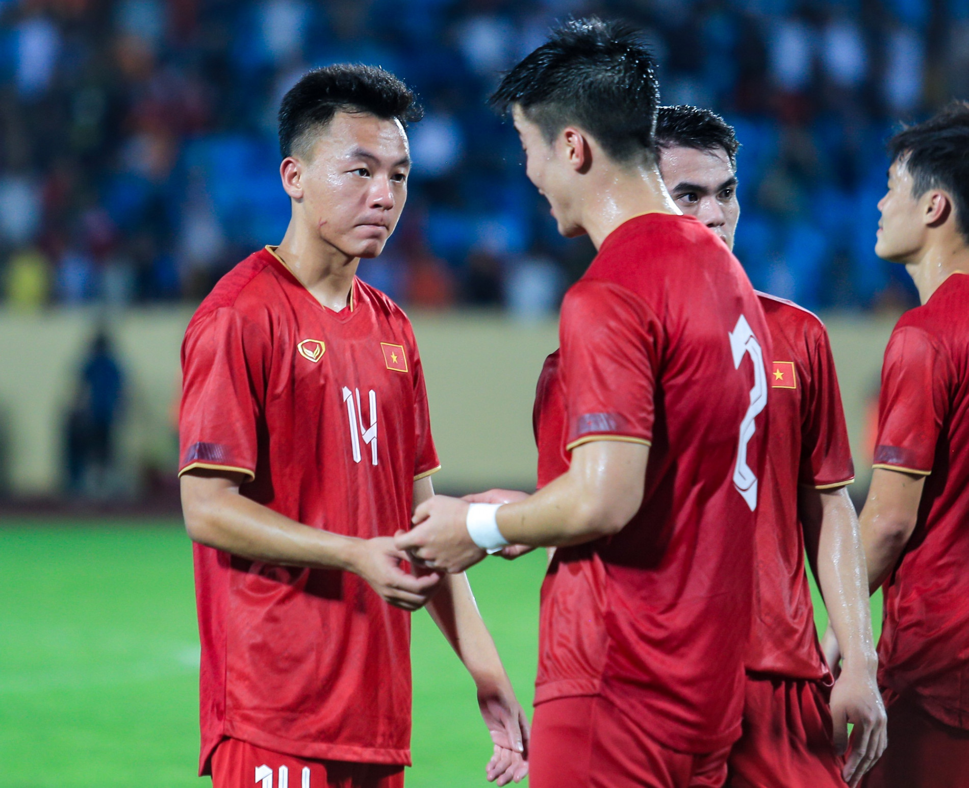 Tiền vệ U23 được đàn anh tận tình chỉ bảo trong lần đầu khoác áo ĐT Việt Nam - Ảnh 3.