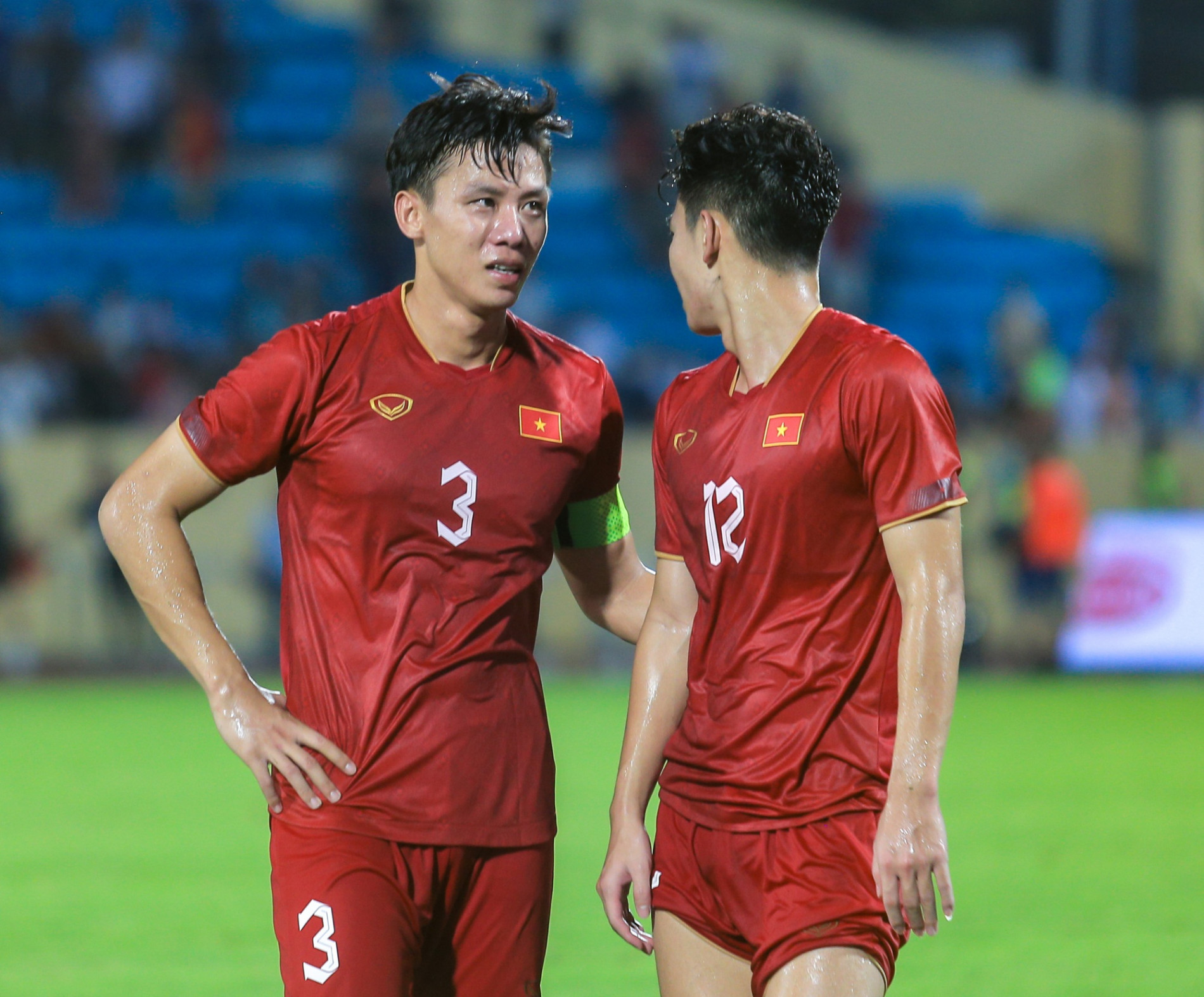 Tiền vệ U23 được đàn anh tận tình chỉ bảo trong lần đầu khoác áo ĐT Việt Nam - Ảnh 7.