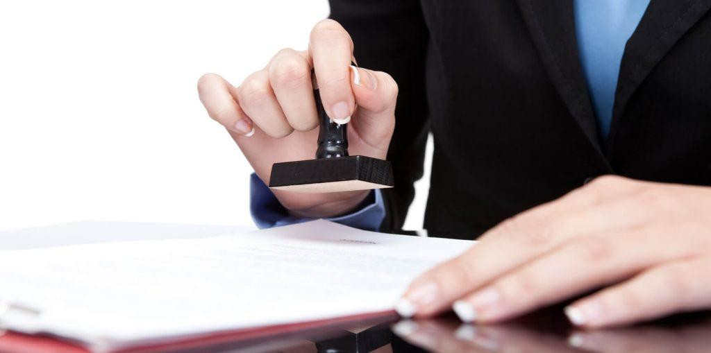 Có bắt buộc điểm chỉ trong công chứng hợp đồng, giao dịch?