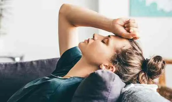Chuyên gia dinh dưỡng chia sẻ 8 dấu hiệu thiếu canxi dễ nhận thấy nhất - Ảnh 1.