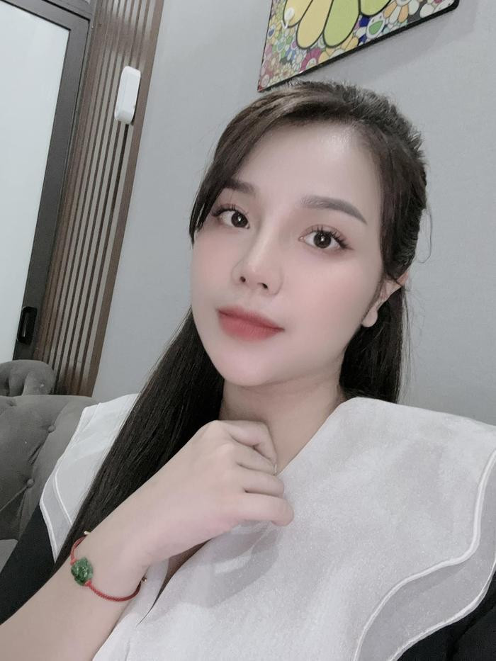 Hậu ồn ào tố chồng, tài khoản Facebook bà xã Bùi Tiến Dũng tiếp tục đăng status lạ Ảnh 2