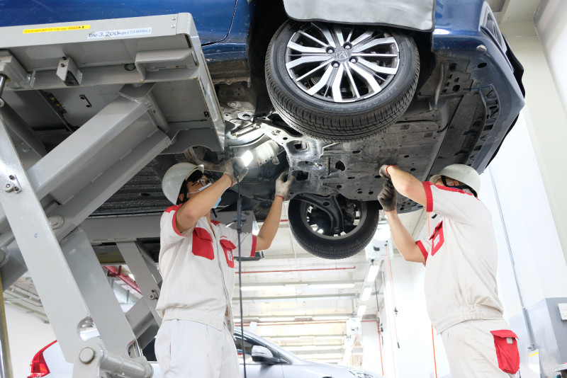 Nhân viên sửa xe dùng xe của khách gây tai nạn thì chủ xe có bị liên đới?