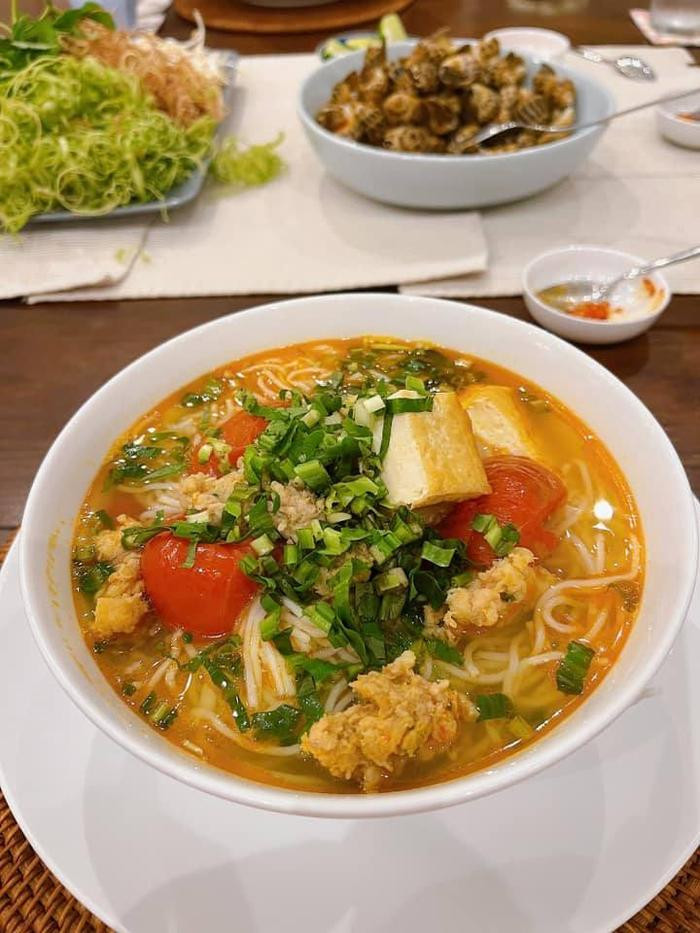 Tăng Hà Hà khiến dân tình trầm trồ khi tự tay thực hiện loạt món ăn Việt cực bắt mắt Ảnh 10