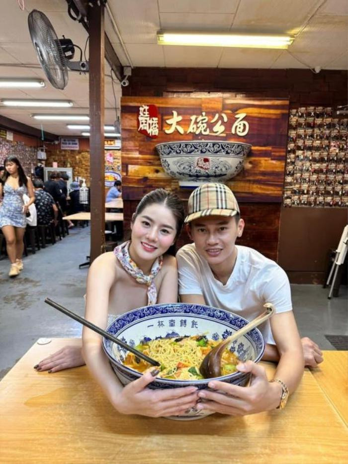 Động thái lạ của người vợ 'hotgirl' giữa lúc Phan Công Khanh bị bắt Ảnh 2