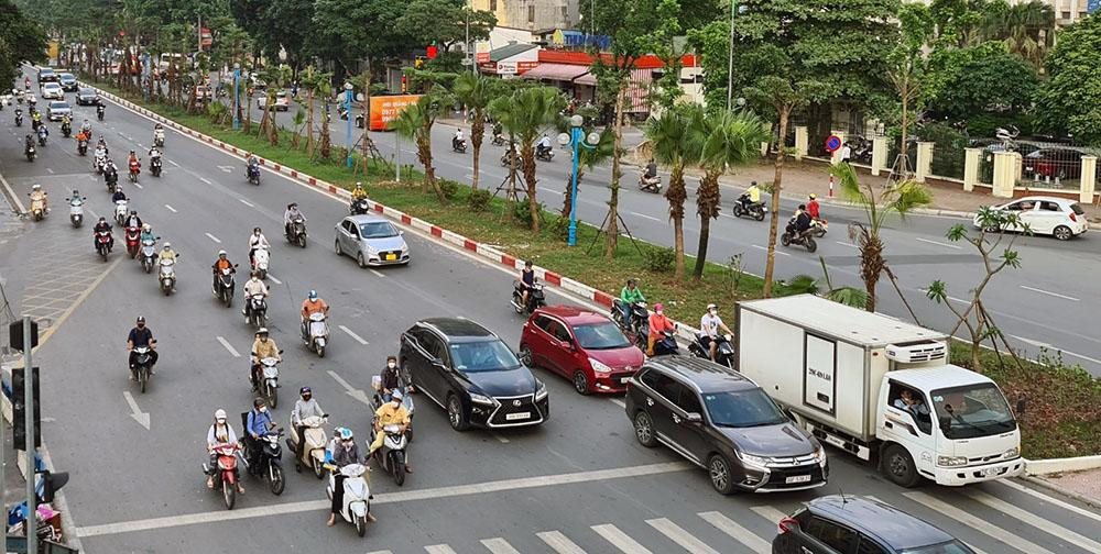 4 trường hợp người lái xe máy được chở tối đa hai người