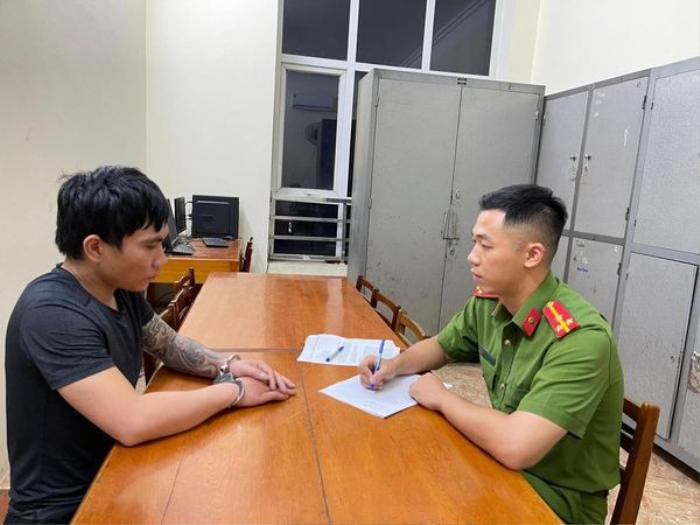 Vờ mượn điện thoại của bé 12 tuổi, người đàn ông sau đó bất ngờ có hành động xấu Ảnh 1