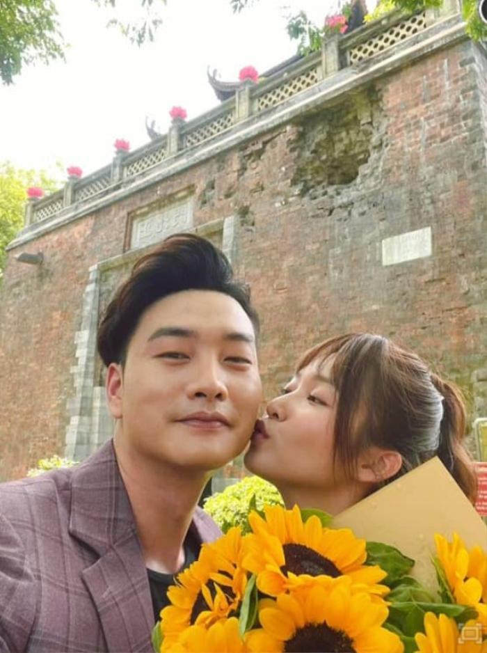 Không phải Thanh Sơn, Khả Ngân công khai ôm hôn trai đẹp hơn 5 tuổi Ảnh 4