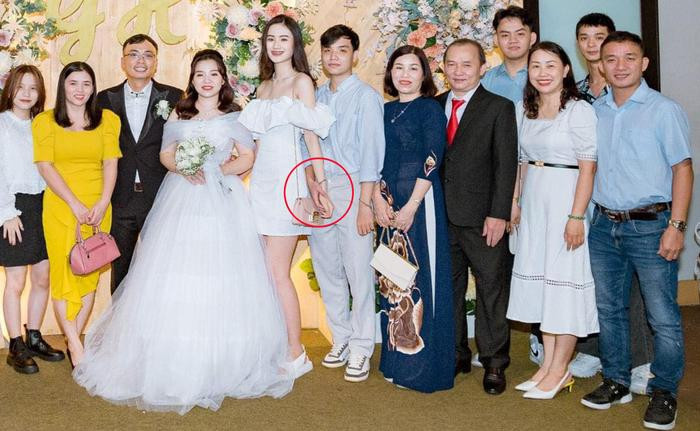 Netizen sợ tình yêu của Ý Nhi và bạn trai 6 năm sẽ sớm tan, tự dưng buồn ngang! Ảnh 4