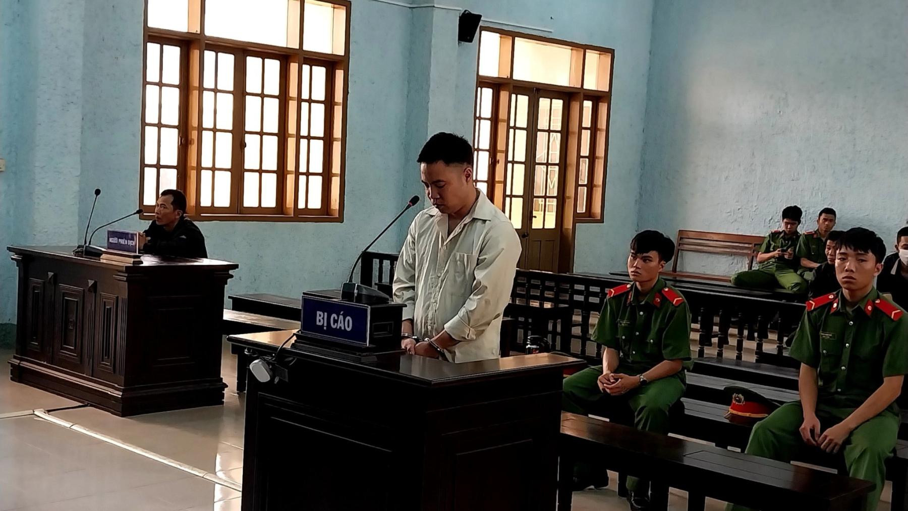 Gia Lai: Nhân viên tiếp thị lừa đảo 1,6 tỉ đồng để đánh bạc trên mạng