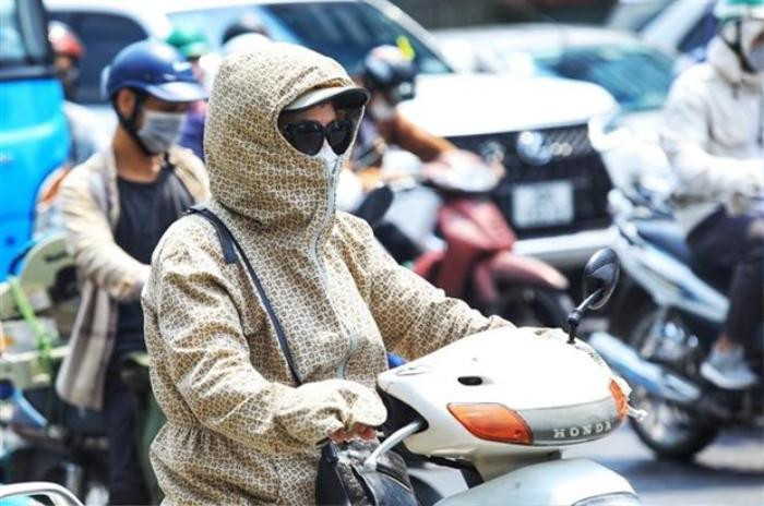 Siêu bão Doksuri sắp càn quét Biển Đông, miền Bắc tiếp tục đợt nắng đỉnh điểm Ảnh 2