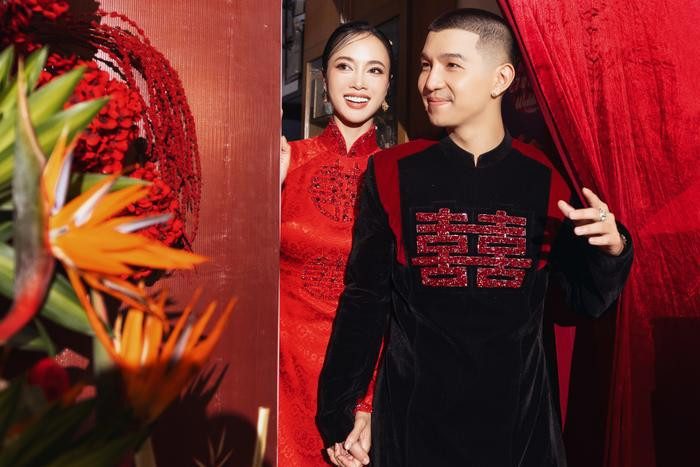 Lễ ăn hỏi Cường Seven - Vũ Ngọc Anh: Cô dâu xúc động, gia đình mong có cháu bồng Ảnh 3