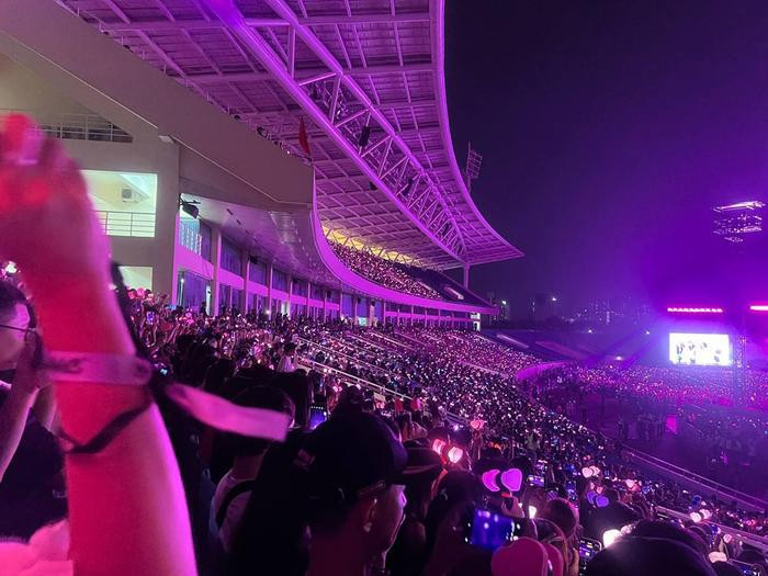 Hàng ngàn khán giả Hà Nội vỡ òa cảm xúc khi nghe BLACKPINK nói tiếng Việt Ảnh 2
