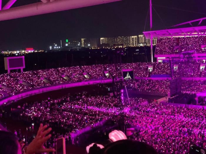 Hàng ngàn khán giả Hà Nội vỡ òa cảm xúc khi nghe BLACKPINK nói tiếng Việt Ảnh 1