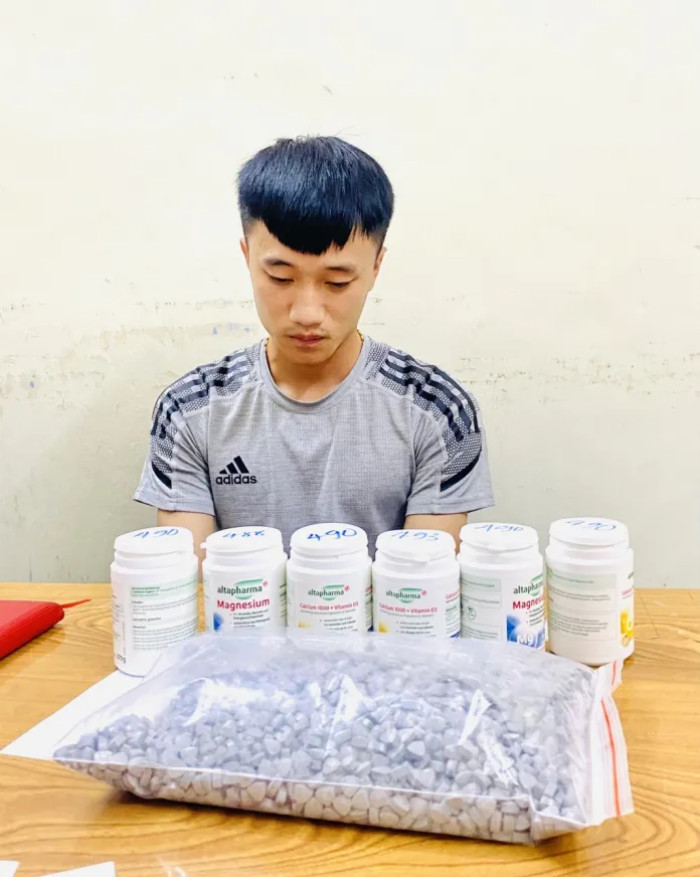 Bí mật động trời của gã trai cầm bọc nilon, lảng vảng trong bãi đỗ xe siêu thị Ảnh 1