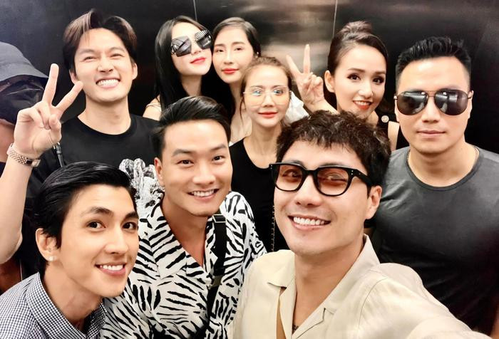 Hậu chia tay, Thanh Sơn bất ngờ bắt tay tình địch để trêu tức Khả Ngân Ảnh 1
