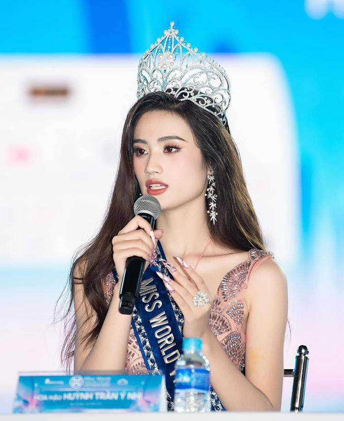 Một nhãn hàng viết tâm thư vì 'bị đe dọa' do liên quan Hoa hậu Ý Nhi Ảnh 1