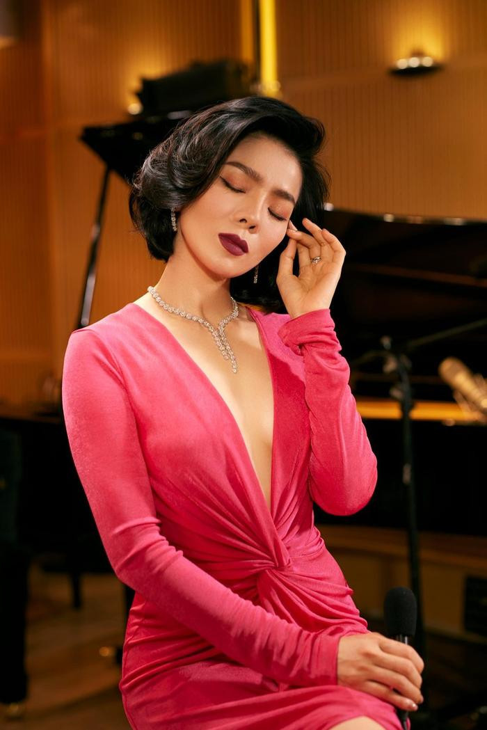 Lệ Quyên diện đồ quyến rũ biểu diễn trong bar, chọn ca khúc khiến khán giả 'tụt mood' Ảnh 6