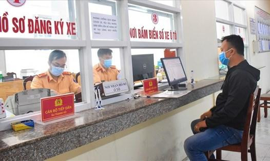 Từ 15/8/2023, chưa đóng phạt vi phạm giao thông thì không được đăng ký xe