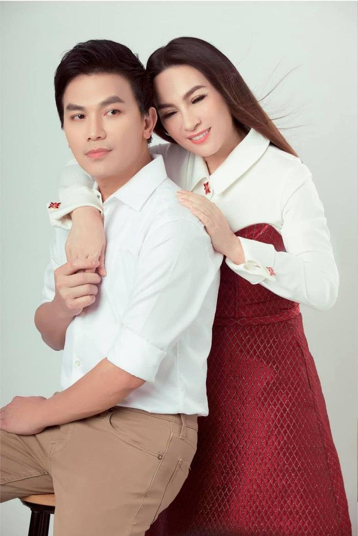 Mạnh Quỳnh thất thần, nghẹn ngào khi nghe giọng Phi Nhung trên sân khấu Ảnh 4