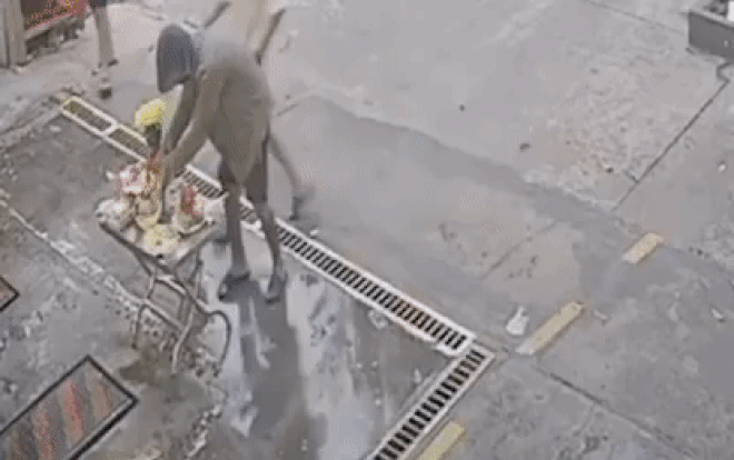 Đi giật cô hồn bằng xế xịn, thanh niên còn được khen vì một hành động Ảnh 1