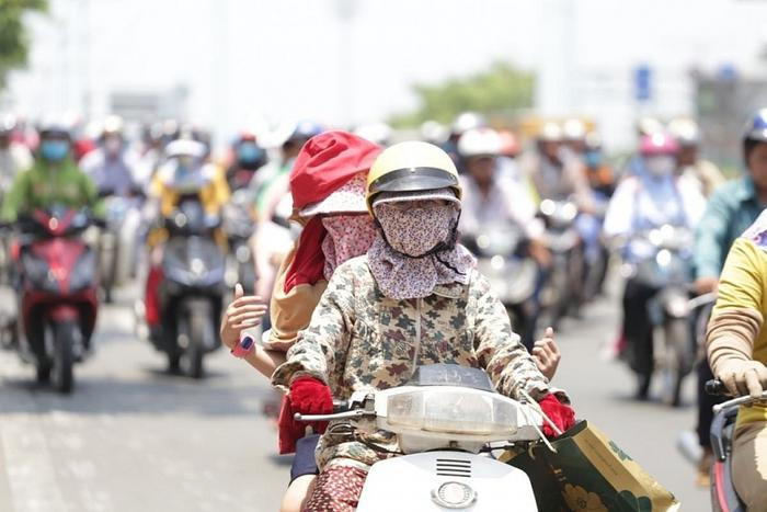 Miền Bắc đón nắng nóng gay gắt trở lại, có nơi trên 35 độ Ảnh 1