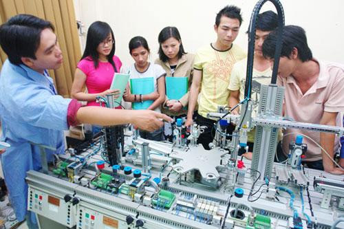 Tăng lương giáo viên dạy nghề