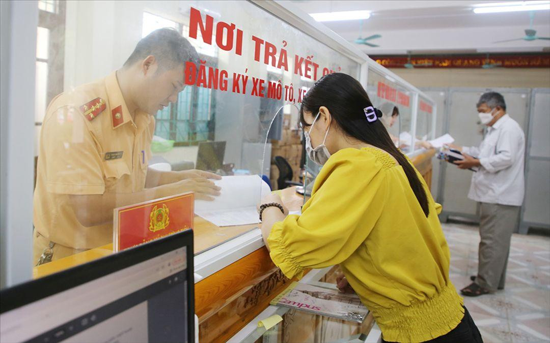 Chủ xe có phải đóng phí lần hai nếu xin cấp lại biển số định danh?