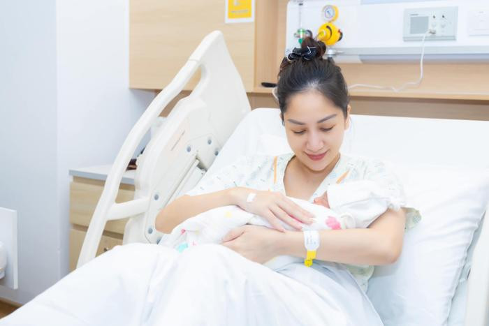 Khánh Thi vừa hạ sinh con thứ ba, hé lộ hình ảnh đầu tiên của nhóc tỳ Ảnh 3