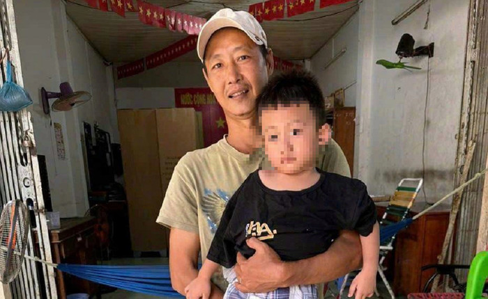 Lao xuống dòng nước cứu bé trai, người đàn ông khiến nhiều người cảm kích Ảnh 2